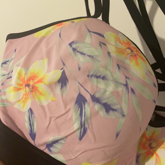 PINK VS floral padded sport bra, Size L - Picture 2 of 4